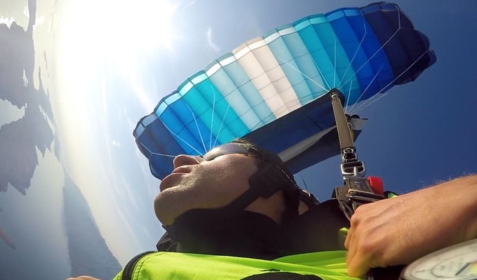 Unbelievable skydiving reactions